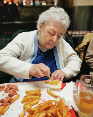 la reine des près friterie