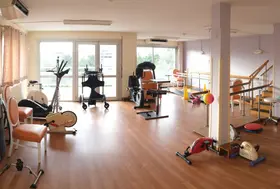 emeis-maison-de-retraite-bastide-des-oliviers-salle-kinesitherapie