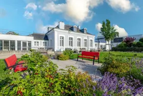 maison de retraite residence chateau de champlatreux jardin