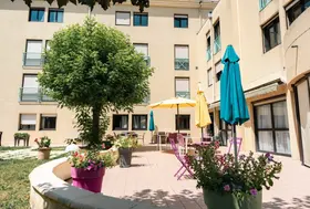 maison de retraite villeneuve sur lot terrasse