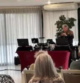 emeis le village danser