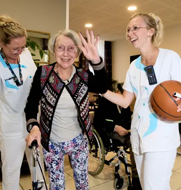 Activité basket à la maison de retraite emeis de Saint Omer