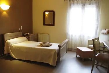 maison de retraite les amaltides chatenoy le royal chambre