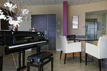 maison de retraite saint benoit poitiers salon piano