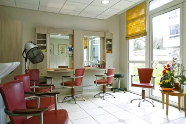 maison de retraite chartres salon coiffure