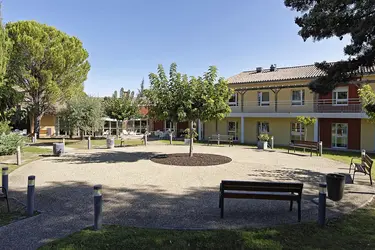 maison de retraite latrium saint didier 84 parc