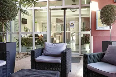 maison de retraite latrium saint didier salon exterieur 84