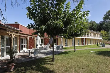 maison de retraite latrium saint didier terrasse exterieure 84