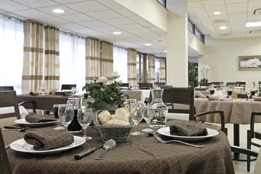 maison de retraite la clairiere restaurant montelimar 26