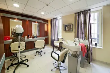 maison de retraite parmain salon coiffure