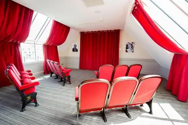 maison de retraite paris mozart cinema