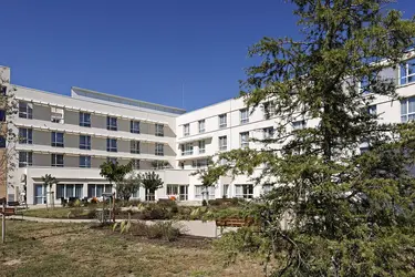 maison de retraite les portes du luberon avignon 84 jardin