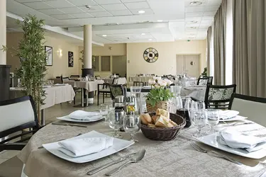 maison de retraite les portes du luberon avignon 84 restaurant