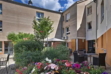 maison de retraite ambarroise amberieu en burguey terrasse 4