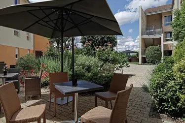 maison de retraite ambarroise terrasse exterieur amberieu en burguey 1