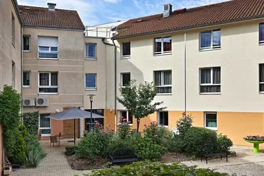 maison de retraite ambarroise vue jardin amberieu en burguey 1