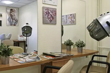 maison de retraite les chesnaies salon de coiffure 84