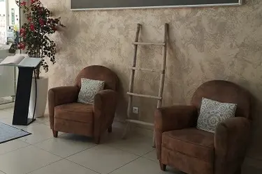 accueil fauteuil residence chateau notre dame parignargues