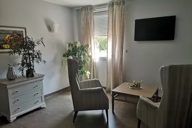 chambre studio2 residence chateau notre dame parignargues