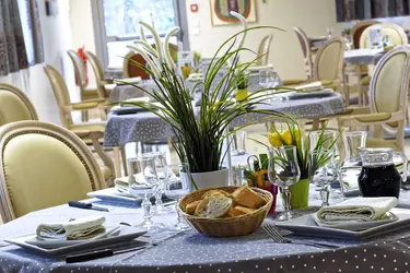 maison de retraite chambray les tours restauration