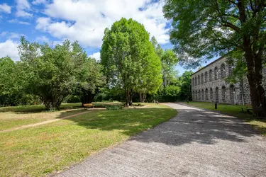 maison de retraite l ambene mozac 63 jardin