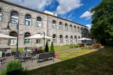 maison de retraite l ambene mozac 63 terrasse exterieure