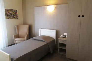 .maison de retraite les fables brasles chambre