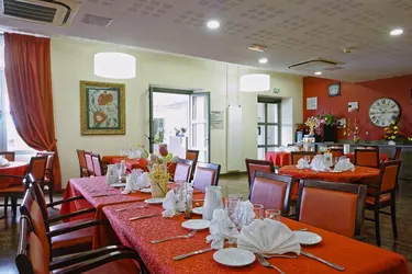 maison de retraite tours restaurant