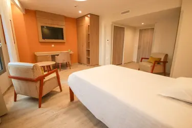 clinique parassy chambre beige bureau