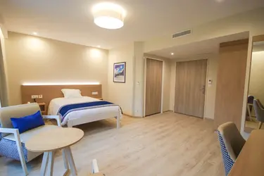 clinique parassy chambre bleue lit