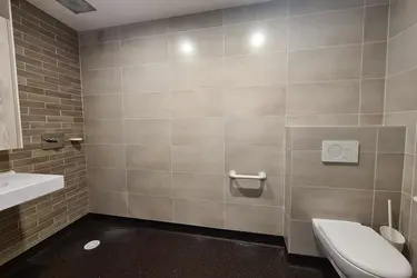 clinique pole ado crosne salle de douche 2