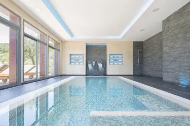 emeis-clinique-Bastide-de-Callian-piscine