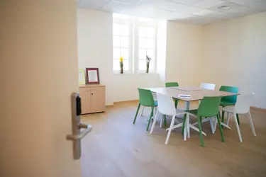 emeis-clinique-haut-cluzeau-HDJ-salon-activite