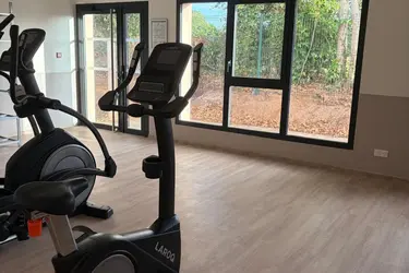 emeis-clinique-hdj-lancrage-salle-de-kinesitherapie