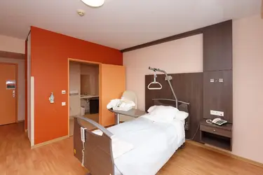 emeis clinique madeleine remuzat lit medicalise