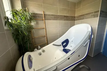 emeis-clinique-les-vallees-brunoy-baignoire-therapeutique