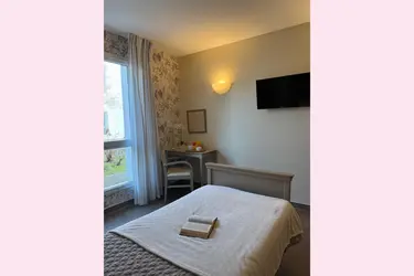 emeis-maison-de-retraite-les-aloes-chambre-2