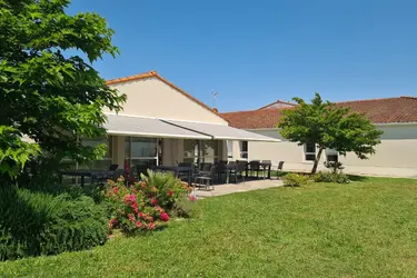 emeis-maison-de-retraite-beausejour-arvert-terrasse