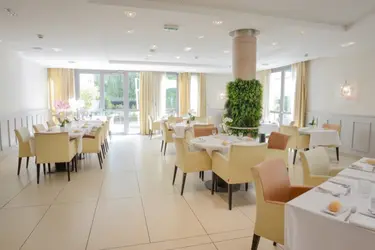 emeis maison de retraite le corbusier salle de restaurant