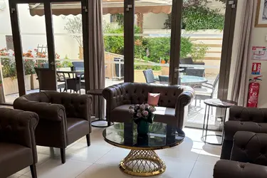 emeis-maison-de-retraite-edith-piaf-entree