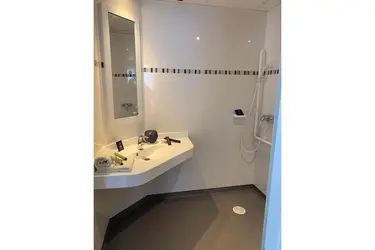 emeis-maison-de-retraite-edith-piaf-salle-eau