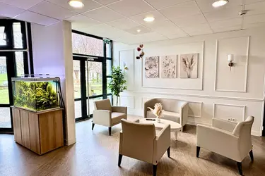 emeis-maison-de-retraite-les-jardins-de-camille-salon