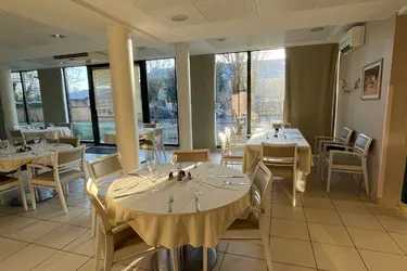 emeis maison de retraite les jardins de charlotte salle de restaurant 2