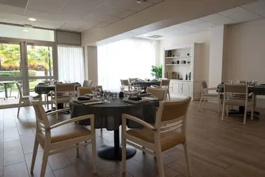 emeis maison de retraite les lys chesnay rocquencourt salle a manger invite