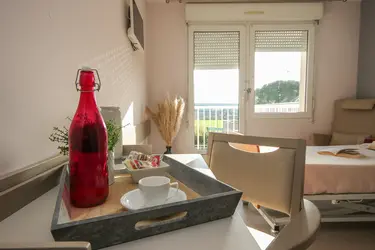 emeis-maison-de-retraite-les-pivoines-chambre