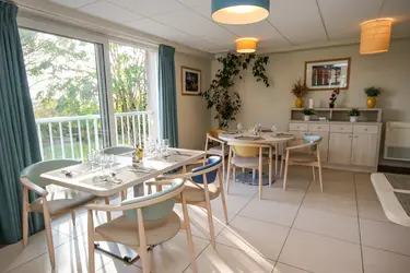 emeis-maison-de-retraite-les-pivoines-espace-restauration