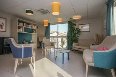 emeis-maison-de-retraite-les-pivoines-espace-salon
