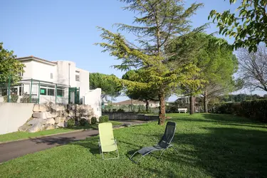 emeis-maison-de-retraite-les-pivoines-exterieur