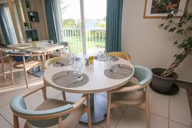 emeis-maison-de-retraite-les-pivoines-restaurant