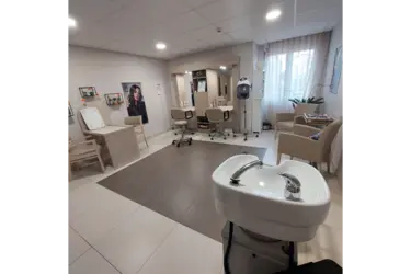 emeis-maison-de-retraite-les-pivoines-coiffure